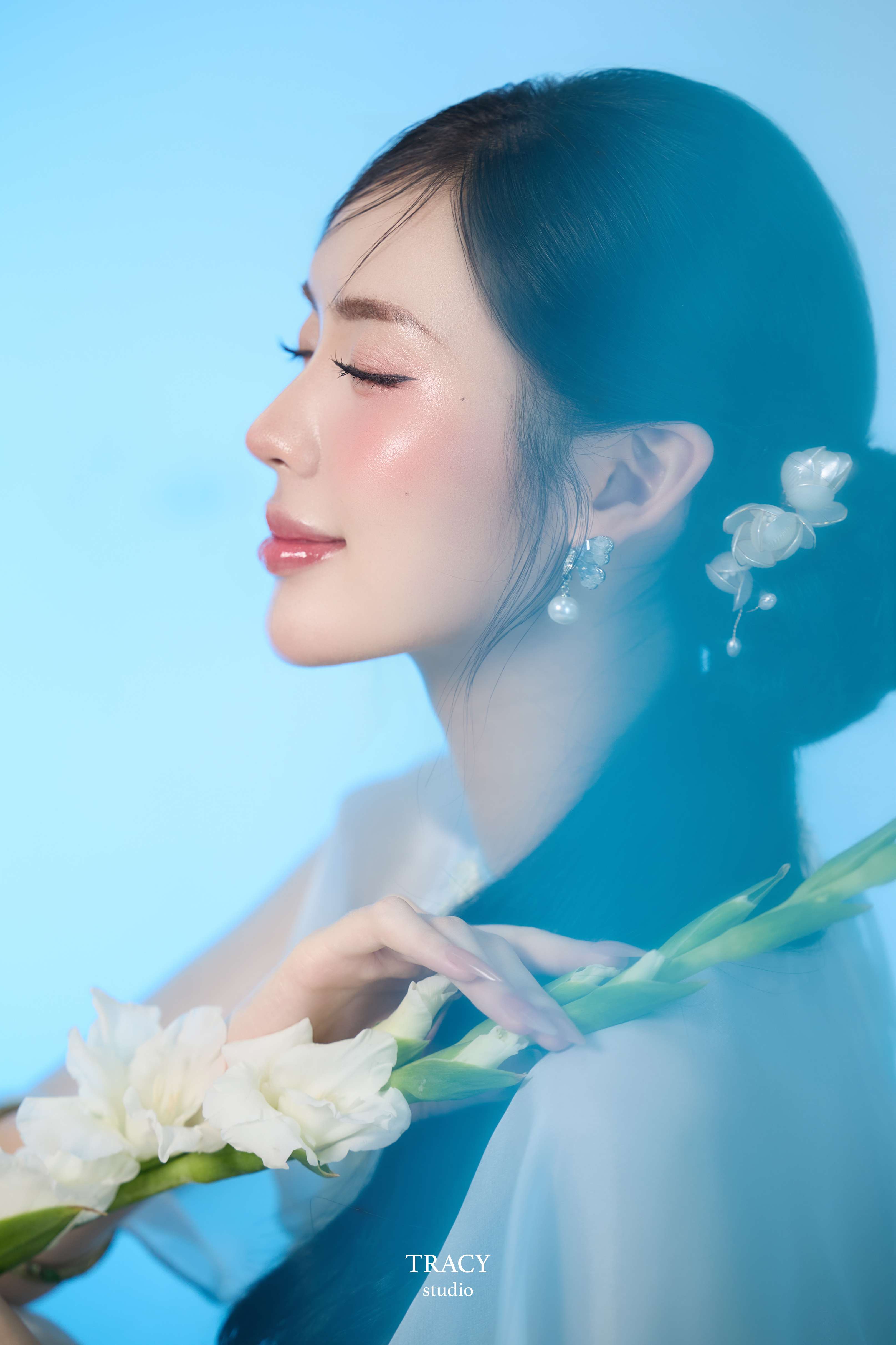 frontend/img/gallery/anh-tet-yem-ao-dai/tracy-studio-chup-concept-yem-thien-thanh (10).jpg